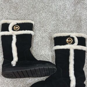 Women’s Michael Kors Tall Black And White Fur Boots In Size 9